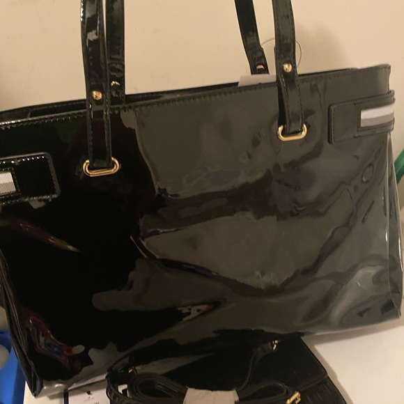 New Tommy Hilfiger Patent Medium Tote/ Wallet - Picture 5 of 8